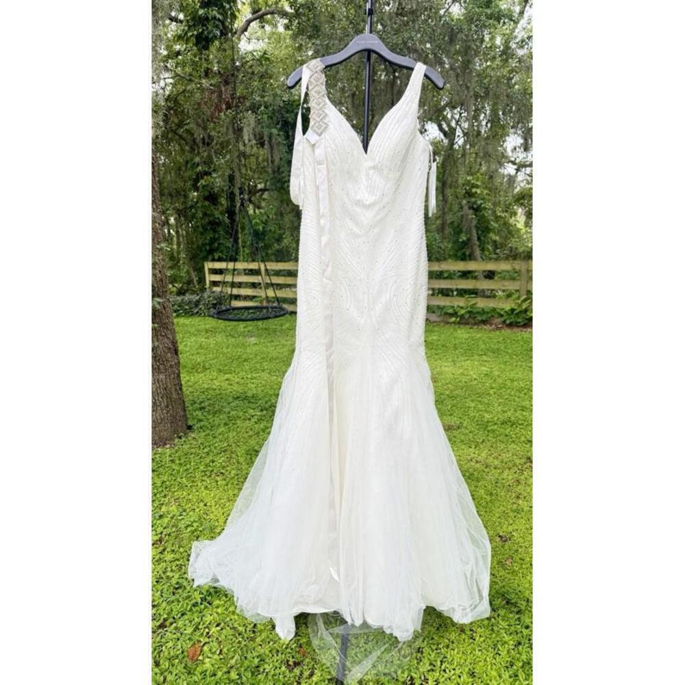 Elegant Beaded Mermaid Wedding Dress Size 10. Formal Elegant New With Tags
